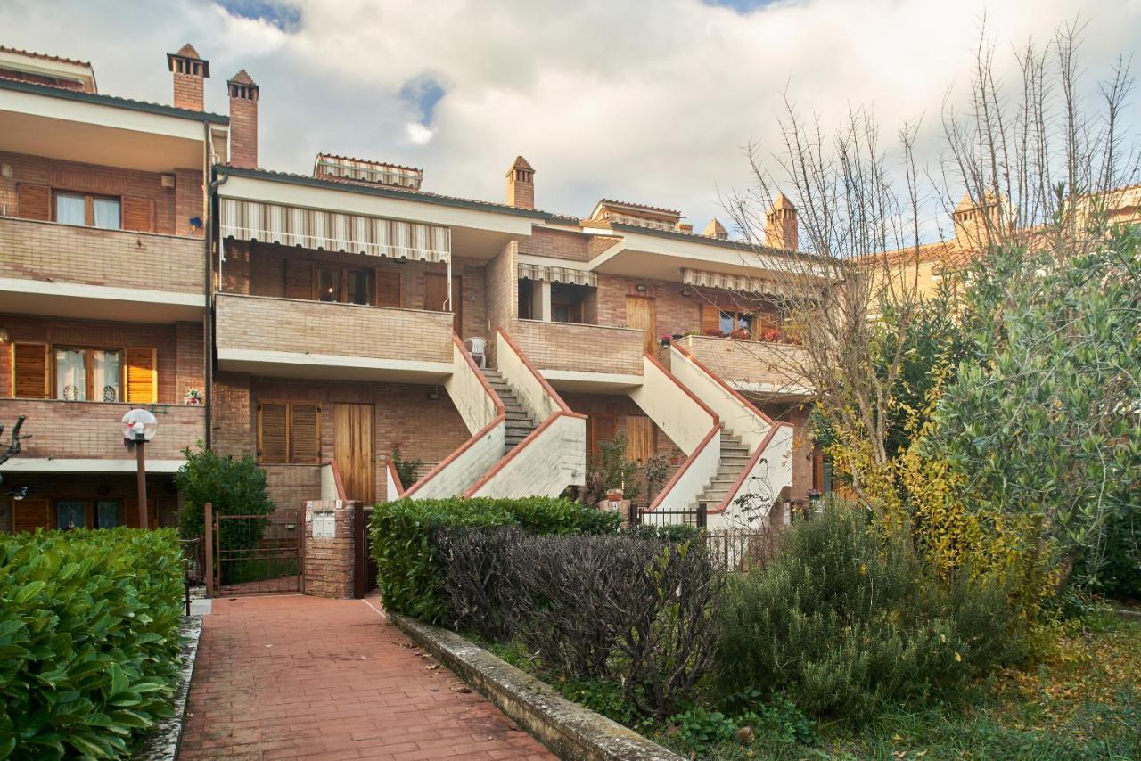 Little Brick House On Siena Hills With Balconies Apartment Ngoại thất bức ảnh