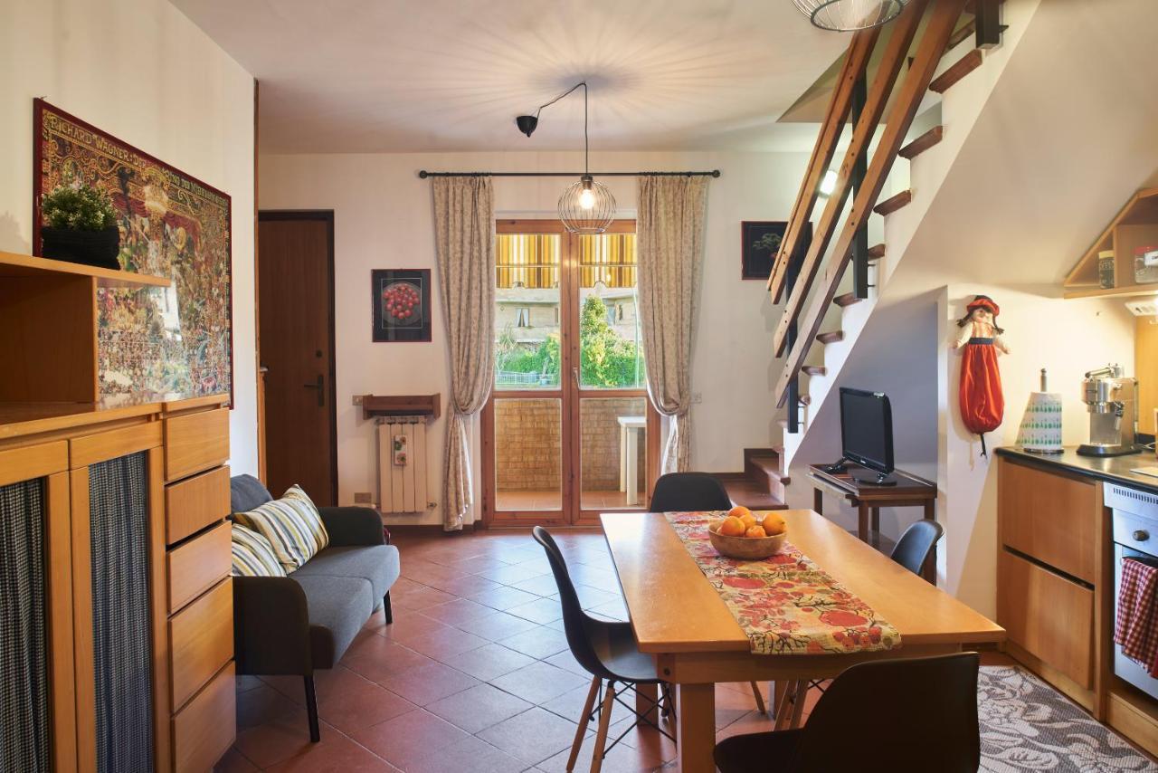 Little Brick House On Siena Hills With Balconies Apartment Ngoại thất bức ảnh